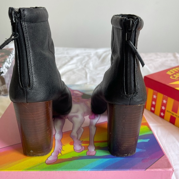 Jeffrey Campbell leather ankle booties. Size:9 - Picture 4 of 5